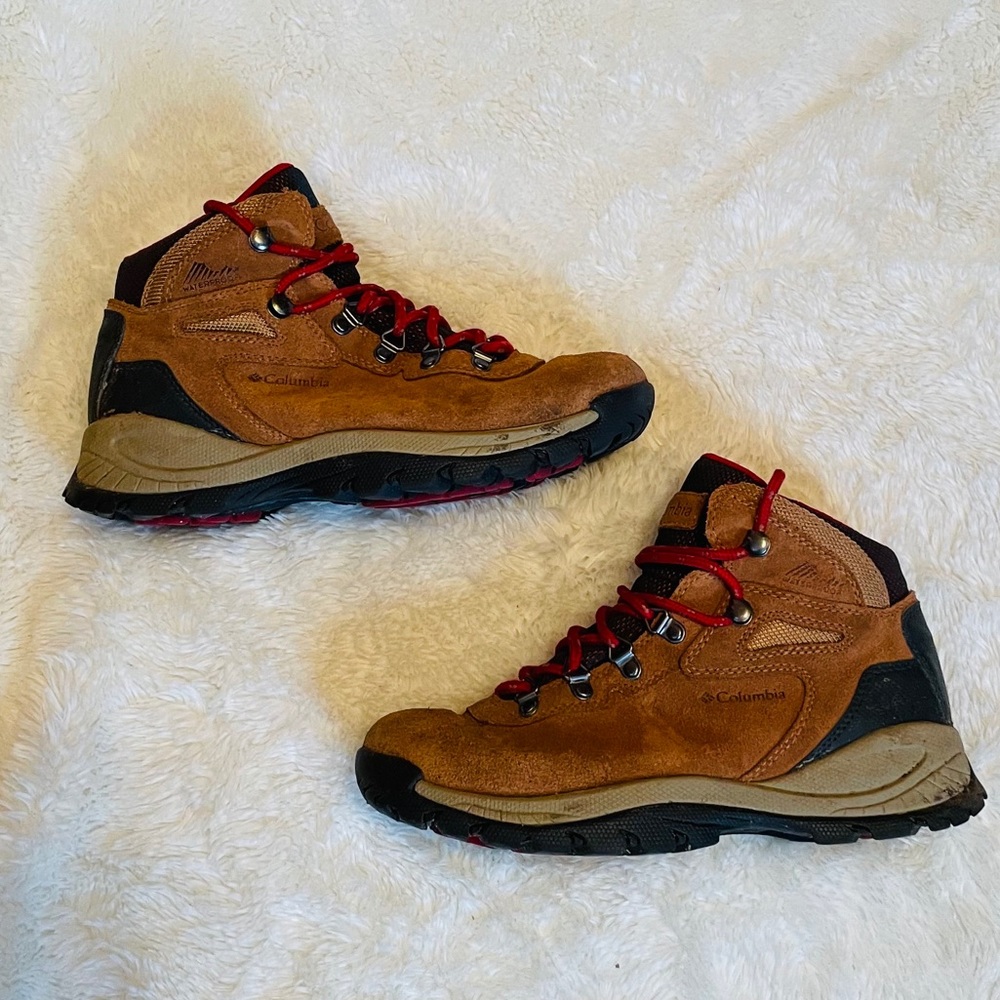 Columbia brown leather lace up hiking boots